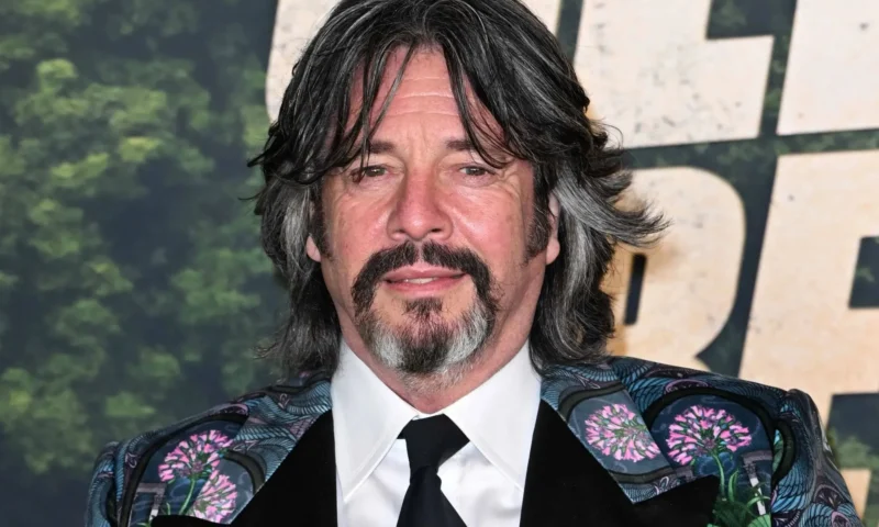 Plastic grass, beige furniture & outdoor rugs are tacky, says Laurence Llewelyn-Bowen… what you should replace them with