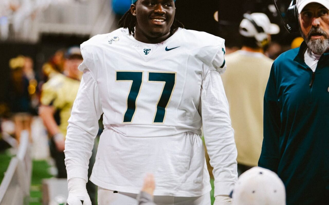 College football prospect dead at 17 after single-vehicle car crash in Florida