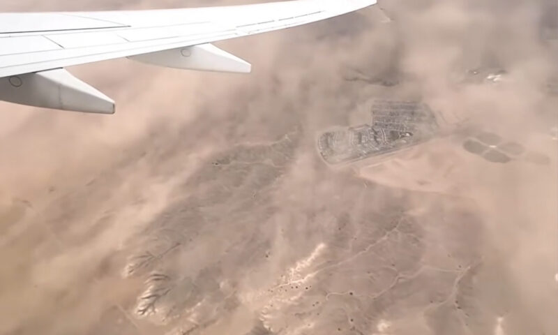 Airline passenger captures bizarre dust storm engulfing entire New Mexico town