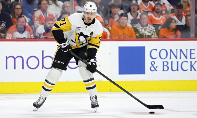 Evgeni Malkin re-signs with Penguins to return for 21st NHL season