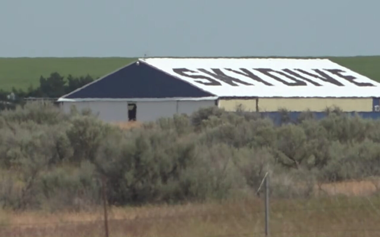 Skydiver dies after midair collision with another jumper during group jump in Washington state