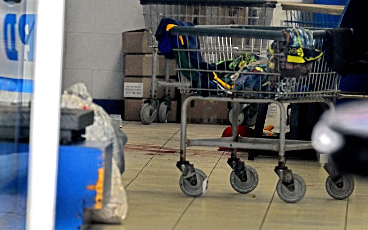Maniac executes man washing clothes with wife at NYC laundromat — accidentally shoots 68-year-old bystander after