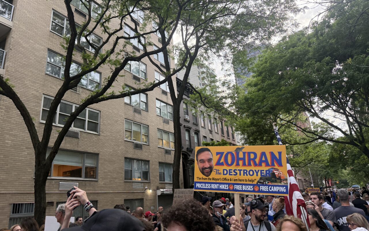 Pro-Israel supporters bash Mamdani in heated protest outside Gracie Mansion