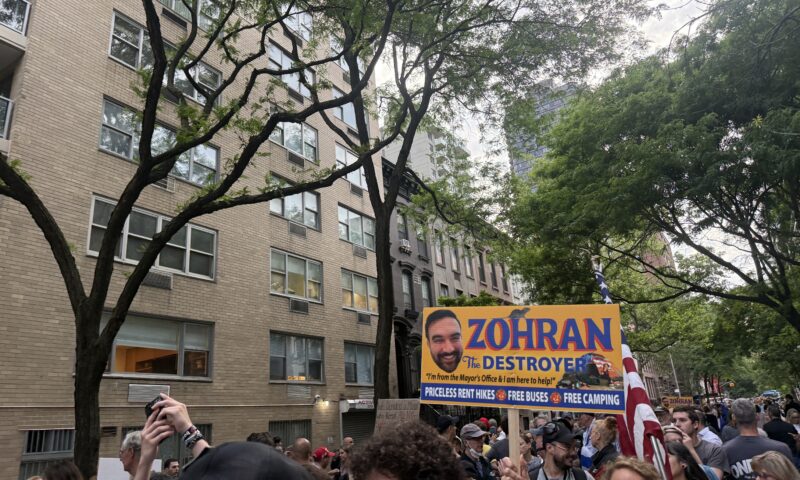 Pro-Israel supporters bash Mamdani in heated protest outside Gracie Mansion