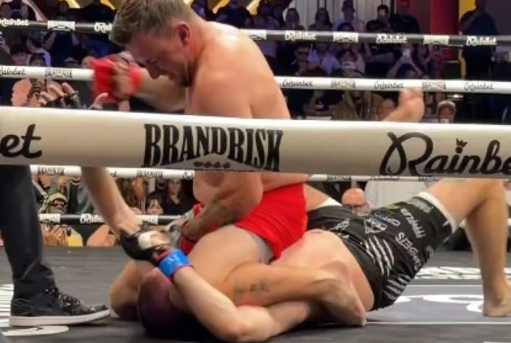 Johnny Manziel breezes past social media influencer in MMA debut