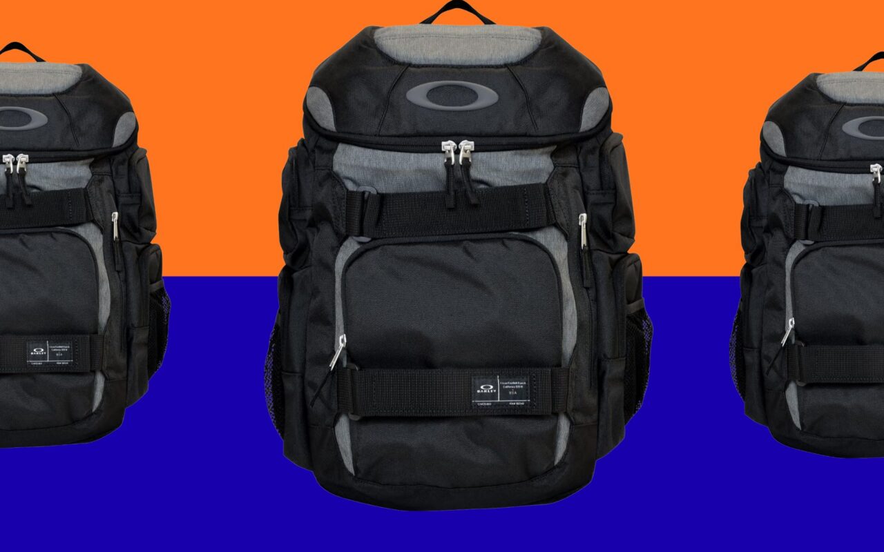 Run for the hills — this Oakley Men’s Enduro 30-Liter Backpack is 50% off!