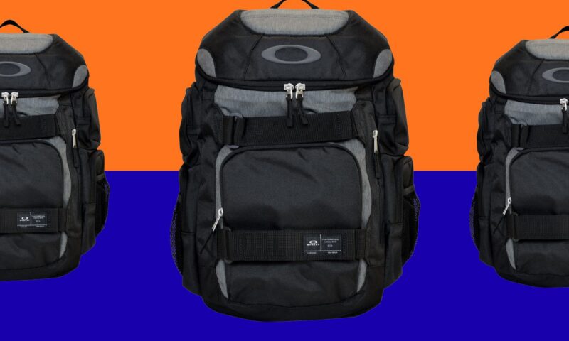 Run for the hills — this Oakley Men’s Enduro 30-Liter Backpack is 50% off!