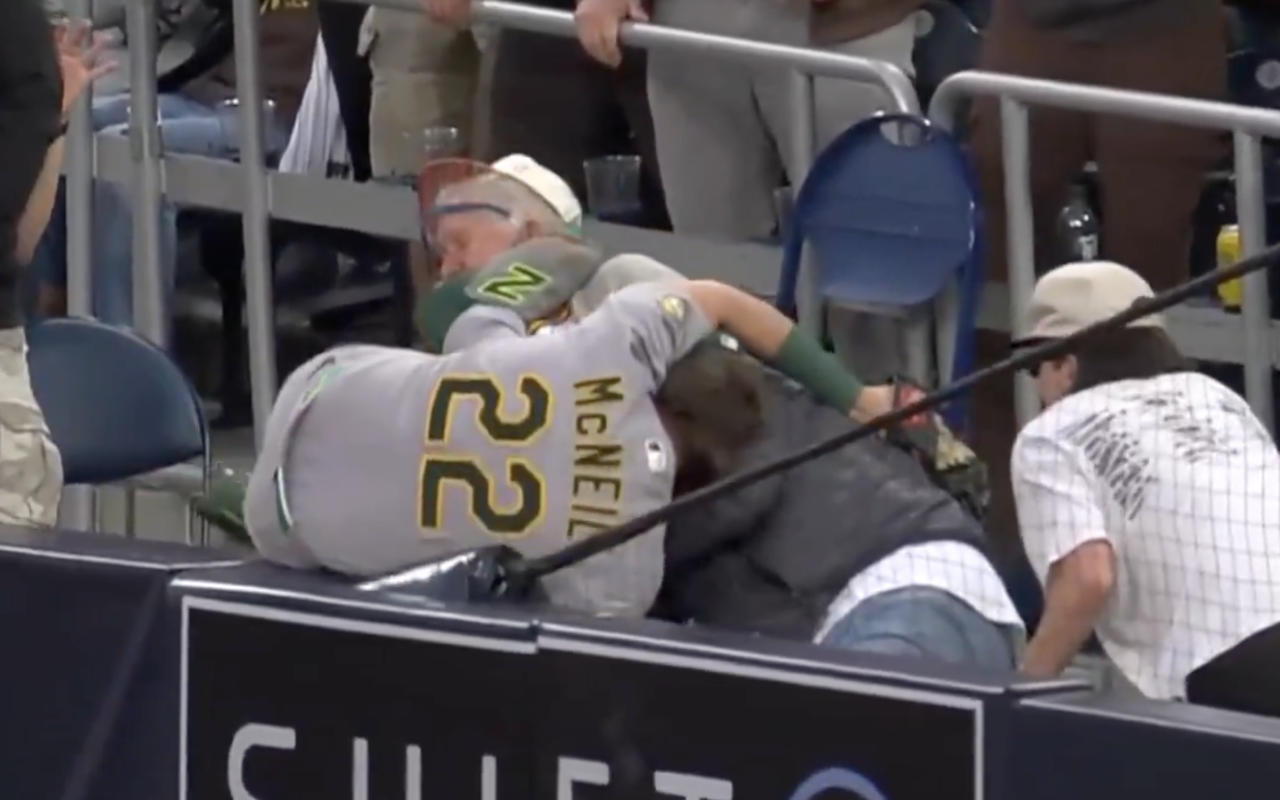 Jeff McNeil accidentally bloodies elderly fan with cleat while diving into stands