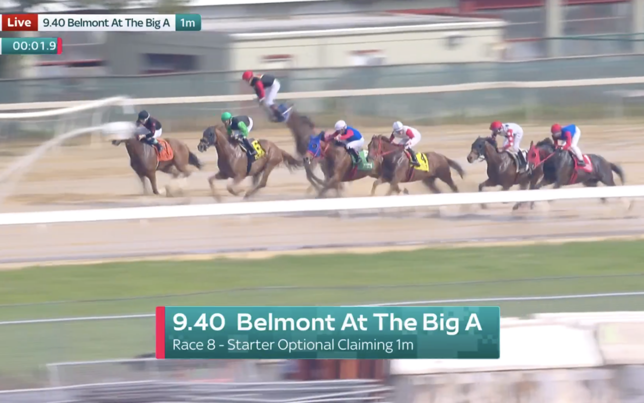 Jockey thrown off horse high into air in scary Aqueduct scene