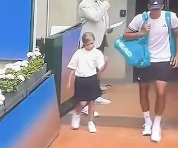 Tennis star Rafael Jodar leaves child mascot hanging in another viral French Open moment