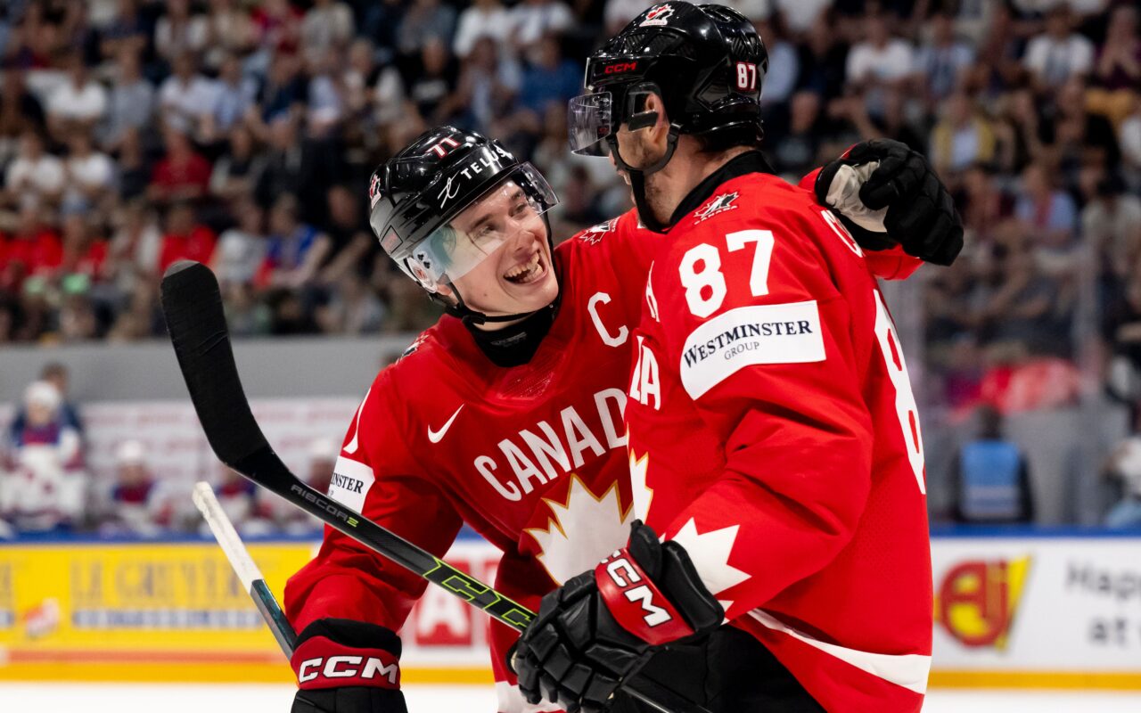 Canada blanks Team USA to advance to semis at hockey worlds