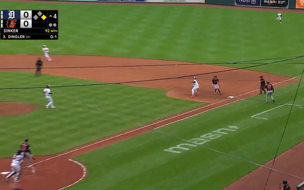 Pete Alonso makes bizarre error for Orioles as double play attempt goes horribly wrong