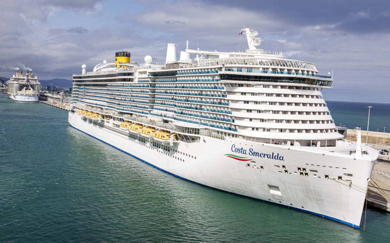 Cruise buffet guests face surprise charges for taking food back to cabins