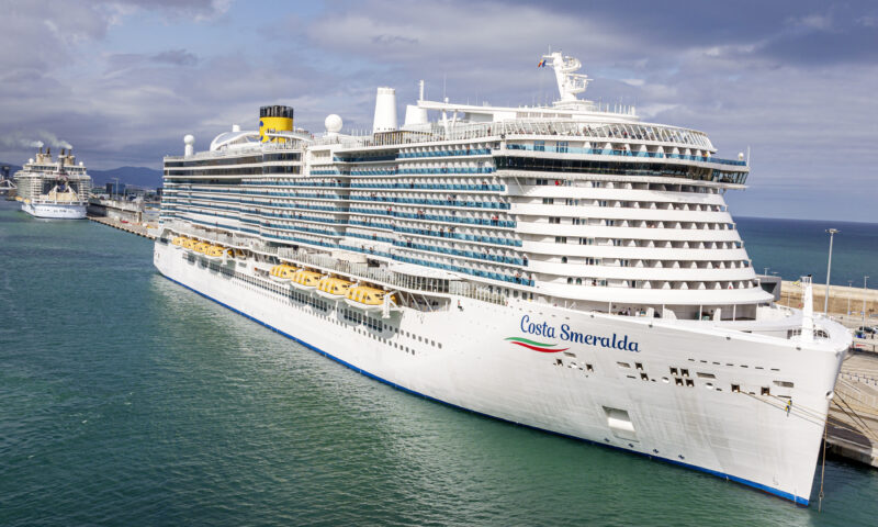 Cruise buffet guests face surprise charges for taking food back to cabins