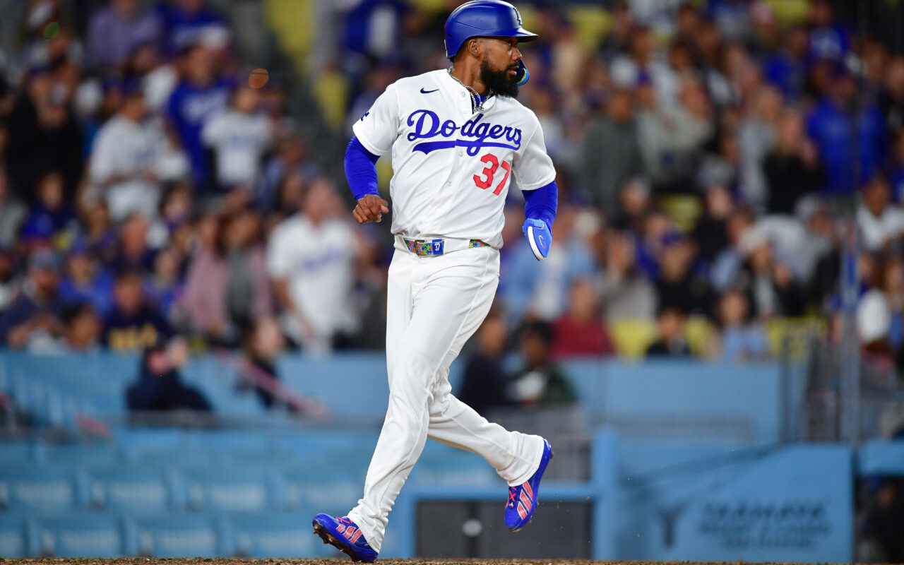 Dodgers’ Teoscar Hernández suffers hamstring strain