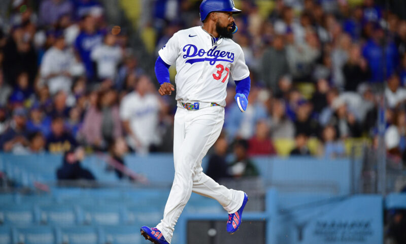 Dodgers’ Teoscar Hernández suffers hamstring strain