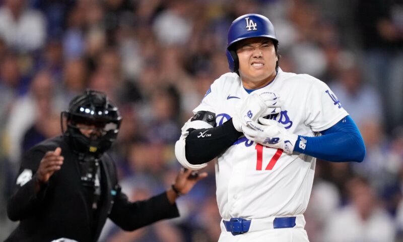 Kiké Hernández suffers oblique strain, Shohei Ohtani also leaves Dodgers game early