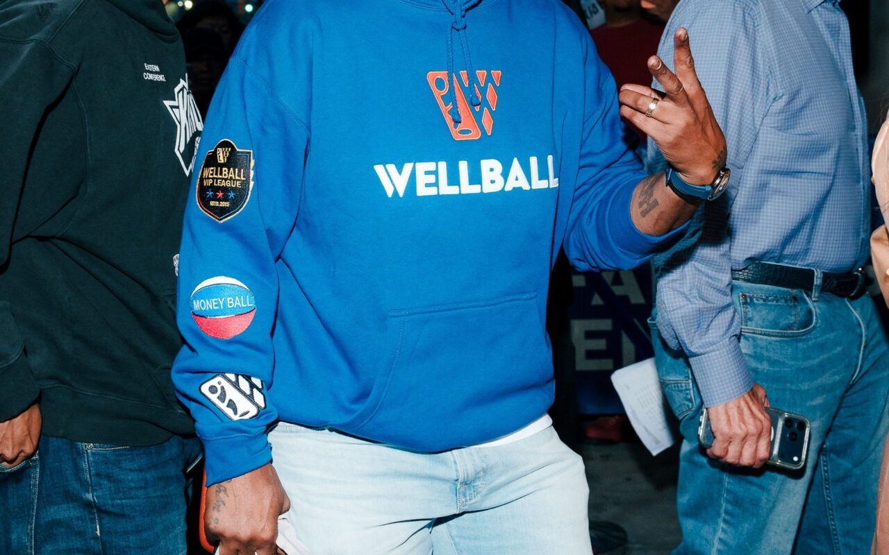 Stephon Marbury hypes up plane full of Knicks fans en route to Game 4