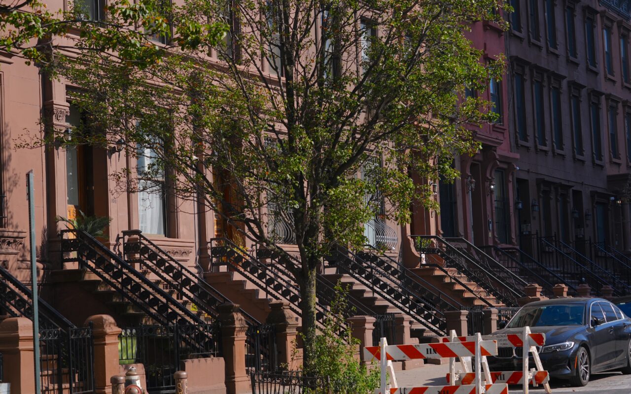 Fraudster stole Manhattan brownstone with help from huge web of conspirators: DA