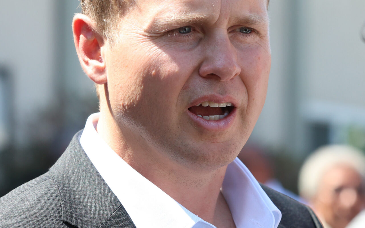 LA mayoral candidate Spencer Pratt’s epic put down to hecklers who surround him in LA