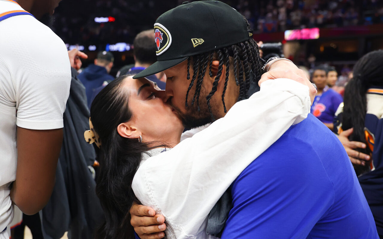 Jalen Brunson, wife Ali share a kiss after winning Eastern Conference finals MVP