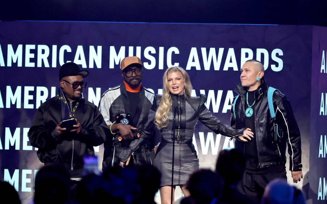 Fergie has emotional reunion with Black Eyed Peas ‘brothers’ at 2026 AMAs