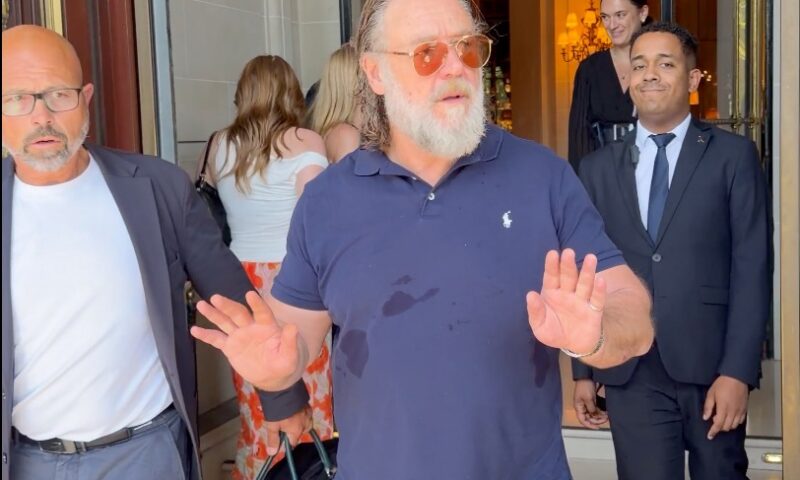 Russell Crowe warns autograph hunters gathered outside his Paris hotel: ‘Don’t f–king push in on me’