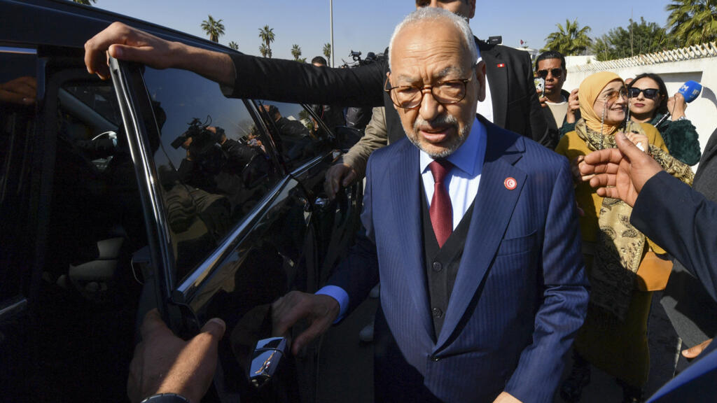 تونس: حكم بالسجن مدى الحياة على زعيم حركة النهضة راشد الغنوشي في قضية “الجهاز الأمني السري”