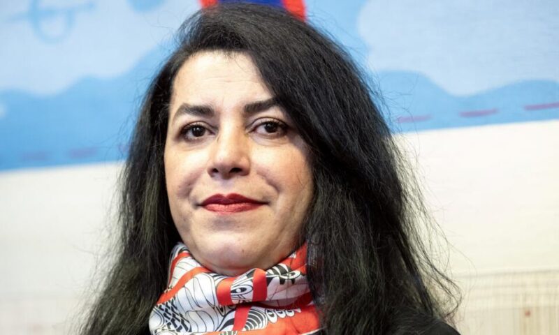 وفاة الفنانة الفرنسية الإيرانية مرجان ساترابي عن عمر ناهز 56 عاما