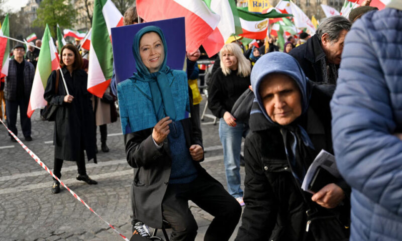 الشرطة الفرنسية توقف 20 شخصا في تظاهرة للمعارضة الإيرانية أيّد القضاء قرار حظرها