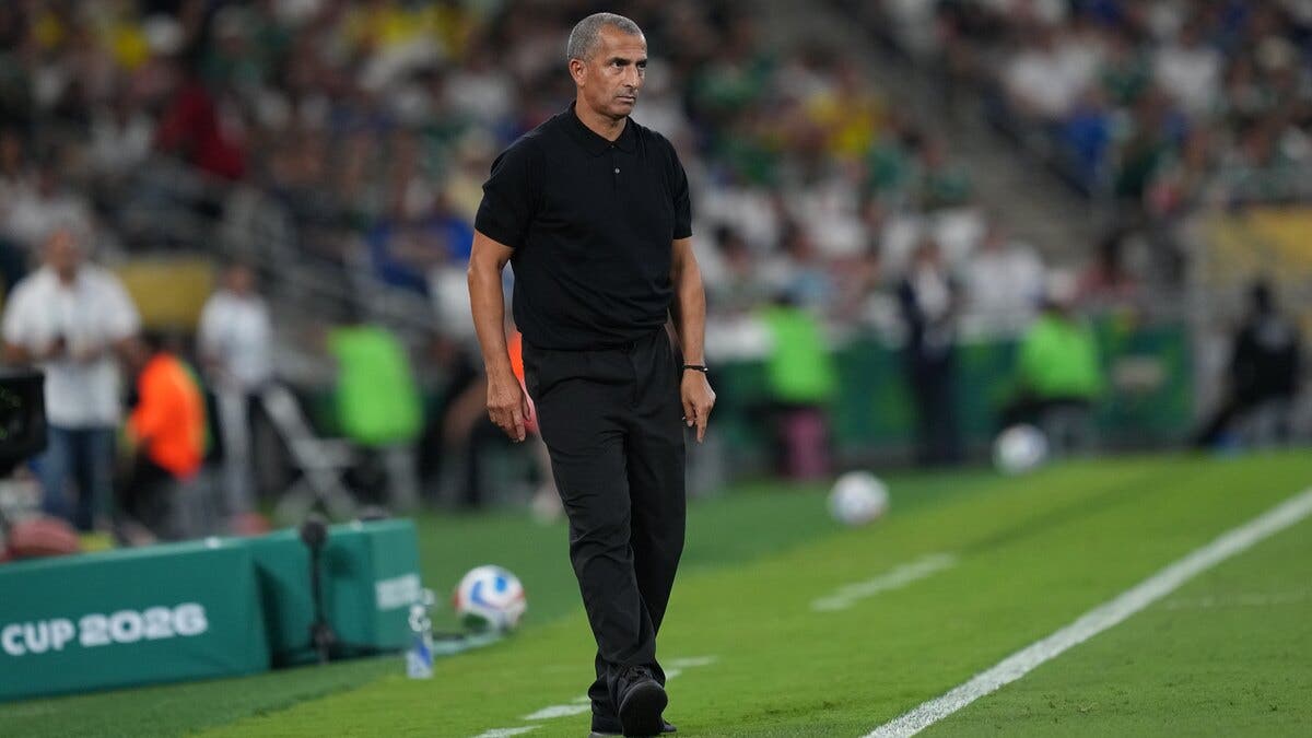 مفاجأة.. تونس تنوي الإطاحة بمدربها لموشي بعد خماسية كأس العالم