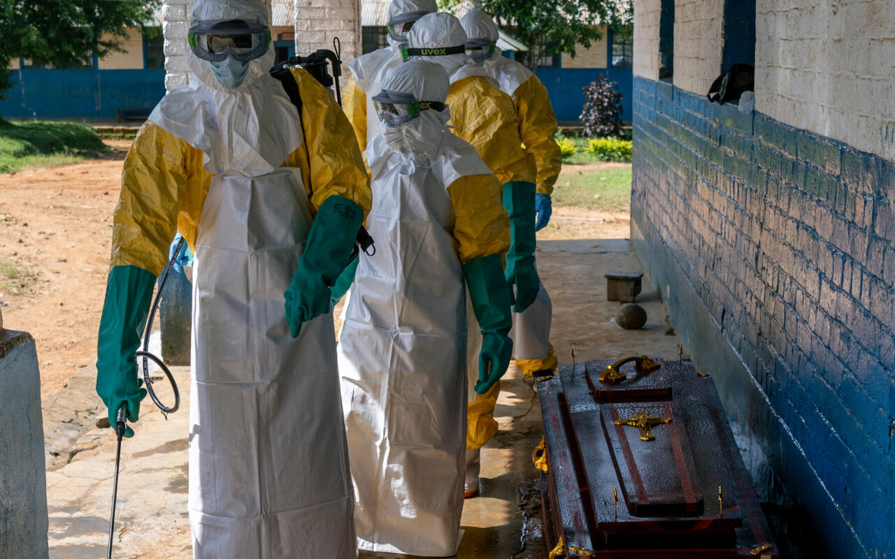 As Ebola Spreads, Scientists Race to Find Vaccines and Treatments