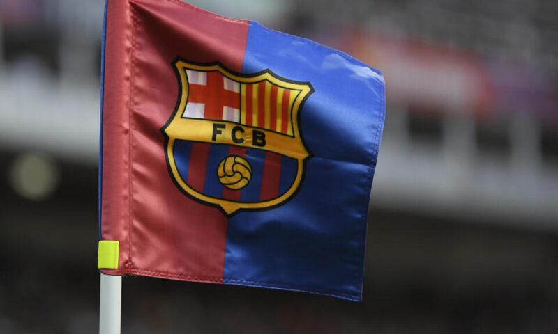 برشلونة يطلب من الأهلي المصري تفعيل بند شراء اللاعب الشاب حمزة عبد الكريم