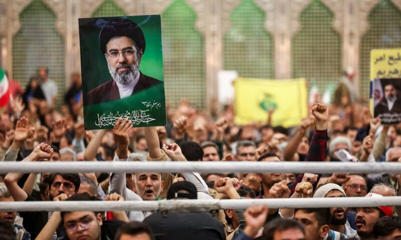 خامنئي يتوعد بملاحقة أميركا أمام القضاء الدولي.. ويفاوضها