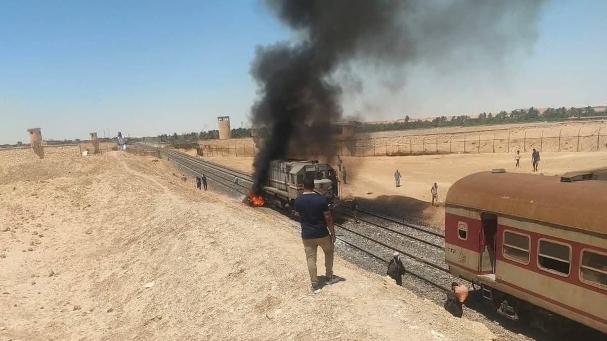 فاجعة في مصر.. مصرع 8 أشخاص في تفحم سيارة صدمها قطار