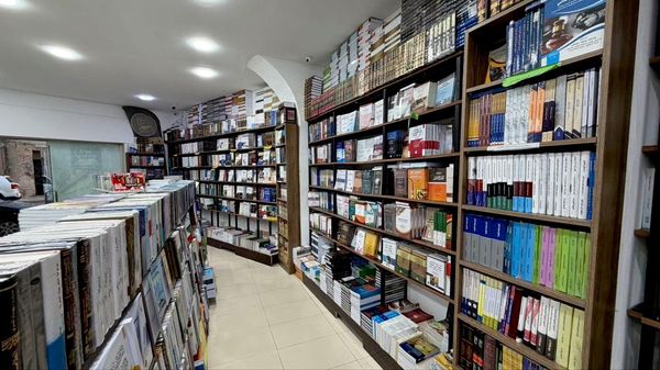 رفوف بلا قراء… أزمة المكتبات والقراءة في ليبيا تتفاقم