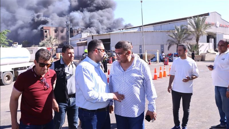 تفاصيل السيطرة على حريق مصنع دهانات بدمياط الجديدة