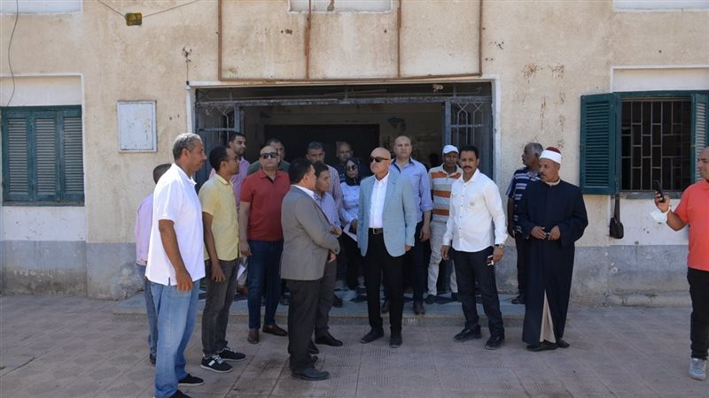 محافظ الأقصر يتفقد الوحدة الصحية بقرية الطارف بالقرنة