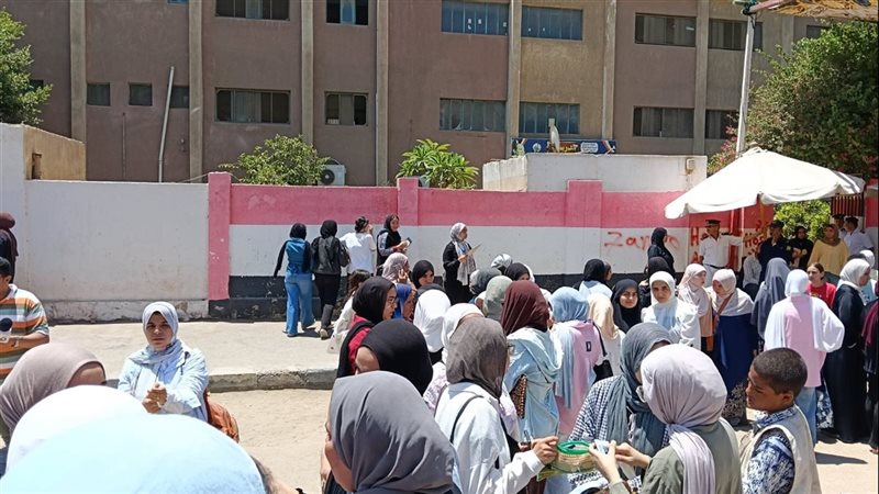 مش عارفين نطلع الإاجابة، طلاب الثانوية العامة بالقليوبية يشتكون من صعوبة النحو (فيديو)