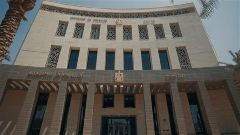 أبرزها بورش ومرسيدس وBMW، المالية تعلن عن مزاد علني لبيع سيارات مطار القاهرة