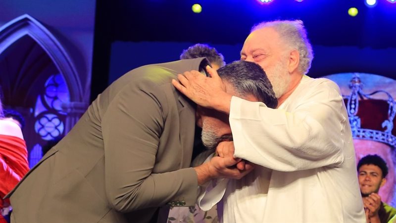 بحضور ياسر جلال، إقبال جماهيري وإشادات فنية بعرض “الملك لير” على المسرح القومي