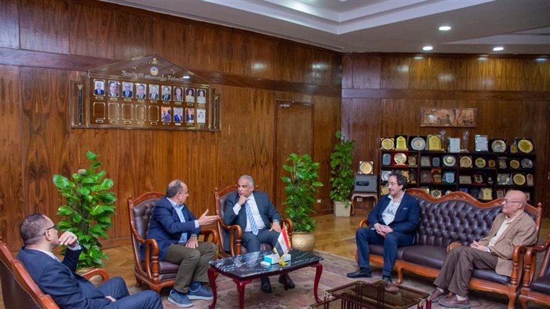 جامعة طنطا تبحث مجالات التعاون المشترك مع رئيس شركة مصر للغزل والنسيج بالمحلة