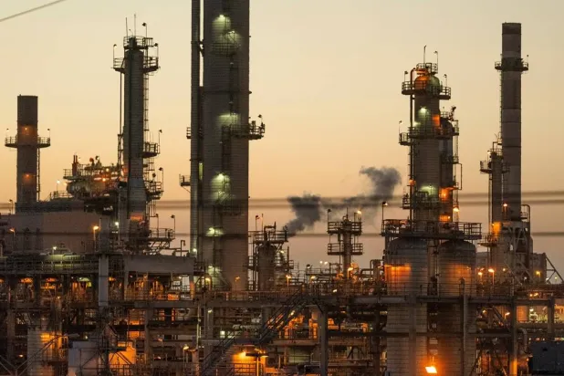 Oil Rises as US and Iran Trade Strikes, Israel Moves Further into Lebanon