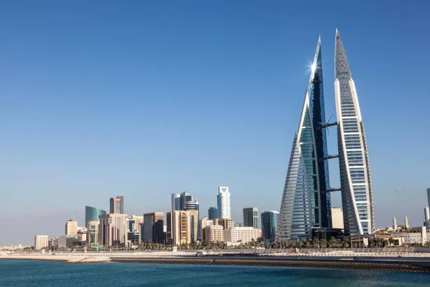 البحرين تحث السكان على التوجه لأقرب مكان آمن بعد إطلاق صفارات إنذار