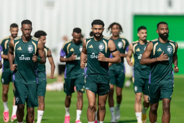 الأخضر السعودي يتحدّى الوقت قبل «المونديال»