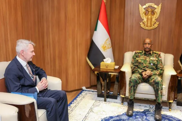 البرهان يبحث مع مبعوث الأمم المتحدة جهود إنهاء الحرب في السودان