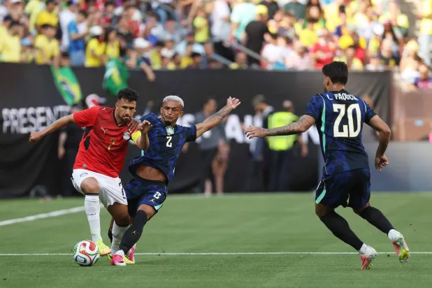 البرازيل تفقد ويسلي وتستدعي إيدرسون
