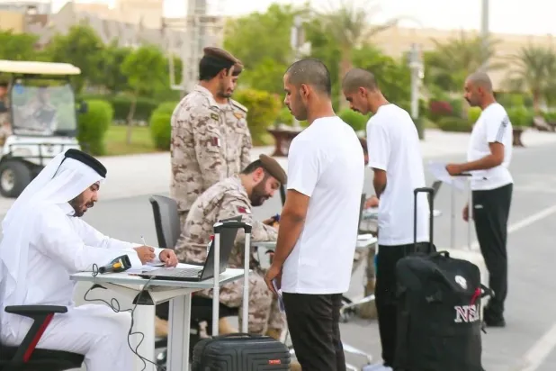 قطر تفتح باب التجنيد لأبناء القطريات والمواليد