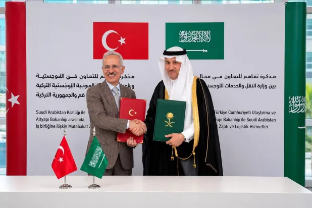 السعودية وتركيا توقِّعان مذكرتَي تفاهم لتعزيز التعاون في قطاع السكك الحديدية
