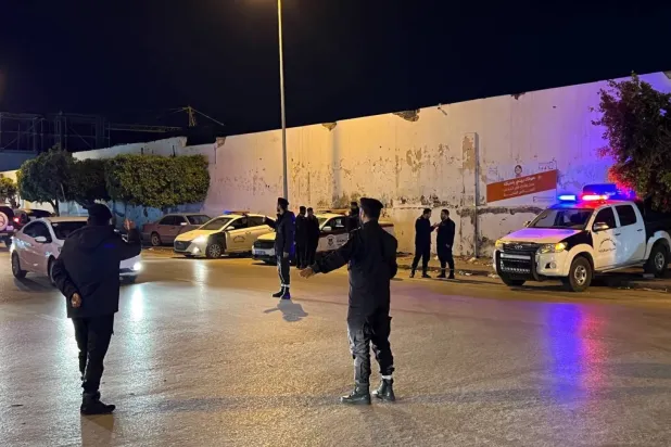 مقتل 3 ليبيين وإحراق مقار عسكرية في اشتباكات بالزاوية